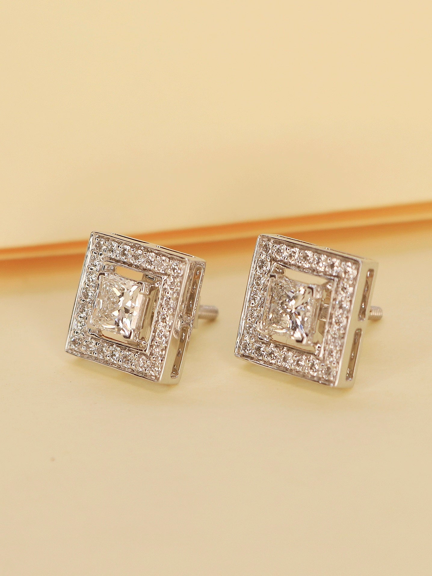 Website Auction - Exclusive Jewelry Deals